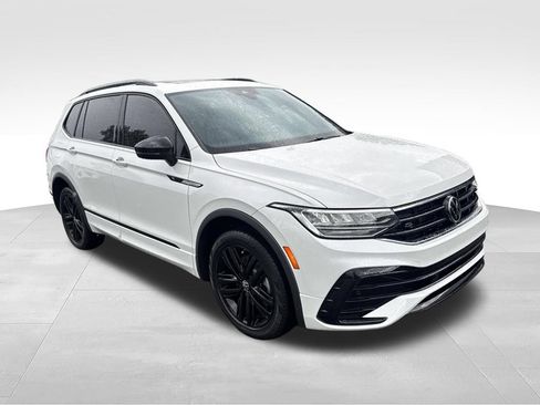 Used 2022 Volkswagen Tiguan SE R-Line FWD image 1