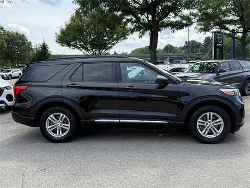 Used 2022 Ford Explorer XLT w/ Equipment Group 202A image 5