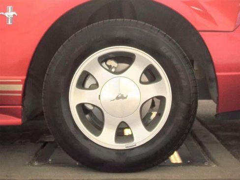 Used 2000 Ford Mustang Convertible RWD image 10