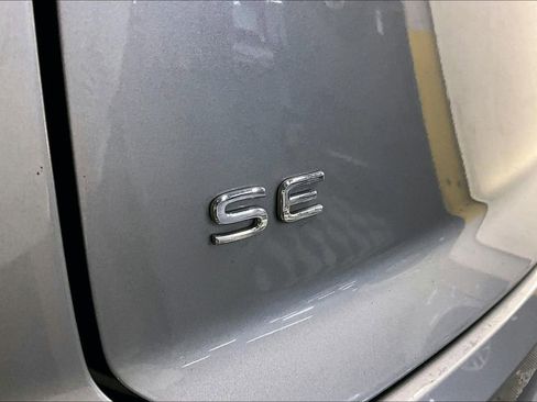 Used 2024 Volkswagen Atlas Cross Sport SE FWD image 7