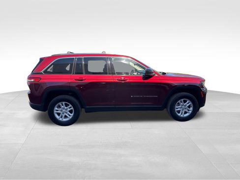 Used 2023 Jeep Grand Cherokee Laredo w/ Luxury Tech Group I AWD/4WD image 6