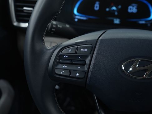 Certified 2025 Hyundai Venue Limited image 22