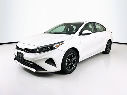 Used 2024 Kia Forte LXS image 3