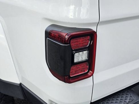 Used 2020 Jeep Gladiator Overland w/ LED Lighting Group AWD/4WD image 7