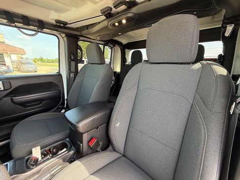 Used 2025 Jeep Gladiator Sport AWD/4WD image 20