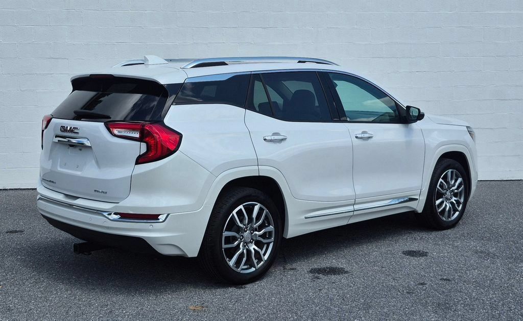 Used 2024 GMC Terrain Denali w/ Denali Premium Package AWD/4WD image 44