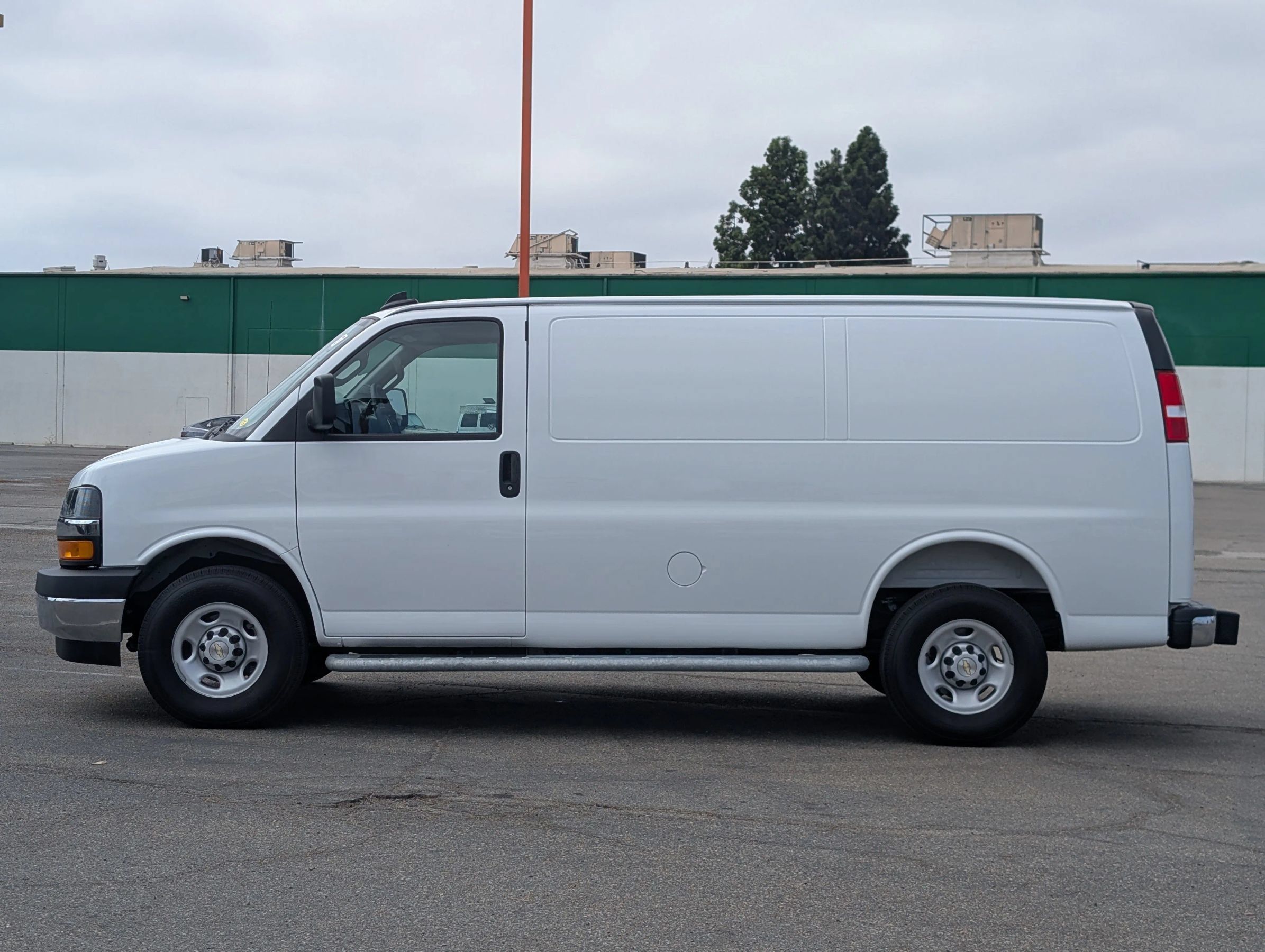 Used 2025 Chevrolet Express 2500 w/ Driver Convenience Package RWD image 4