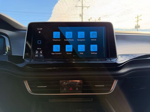 Used 2025 Volkswagen Atlas Cross Sport SE image 18