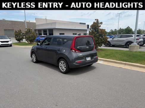 Used 2021 Kia Soul LX FWD image 3