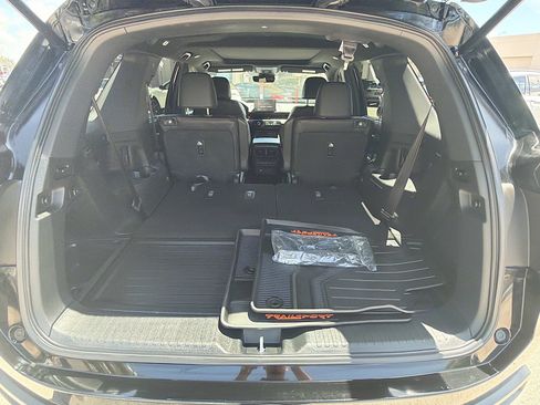 Used 2025 Honda Pilot TrailSport image 26