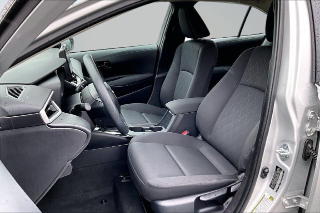 Used 2025 Toyota Corolla LE FWD image 21