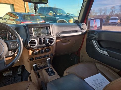 Used 2013 Jeep Wrangler Unlimited Sahara w/ Connectivity Group image 10