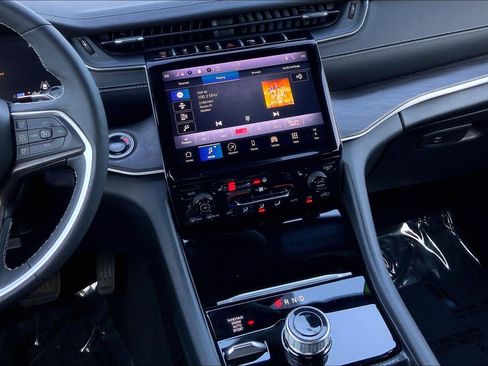 Certified 2024 Jeep Grand Cherokee Limited w/ Black Appearance Package image 6