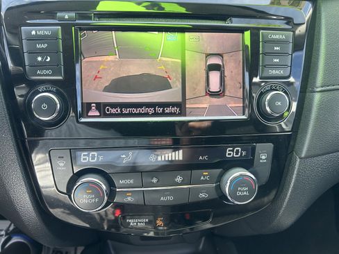 Used 2018 Nissan Rogue SV w/ Premium Package image 17