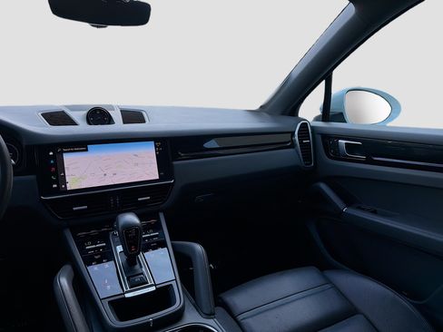 Used 2023 Porsche Cayenne Platinum Edition image 22