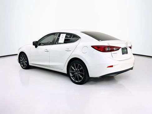 Used 2018 MAZDA MAZDA3 Touring FWD image 5