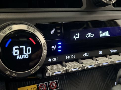 Used 2025 Toyota Tacoma TRD Sport w/ TRD Sport Premium Package AWD/4WD image 35