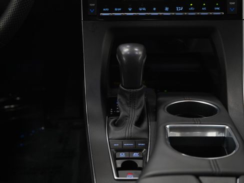Used 2022 Toyota Avalon Limited FWD image 17
