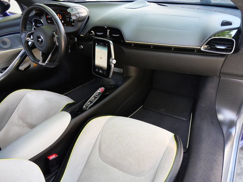 Used 2023 McLaren Artura RWD image 10