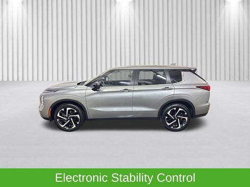 Used 2022 Mitsubishi Outlander SE AWD/4WD image 11