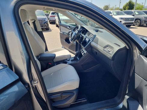 Used 2020 Volkswagen Tiguan SE image 19