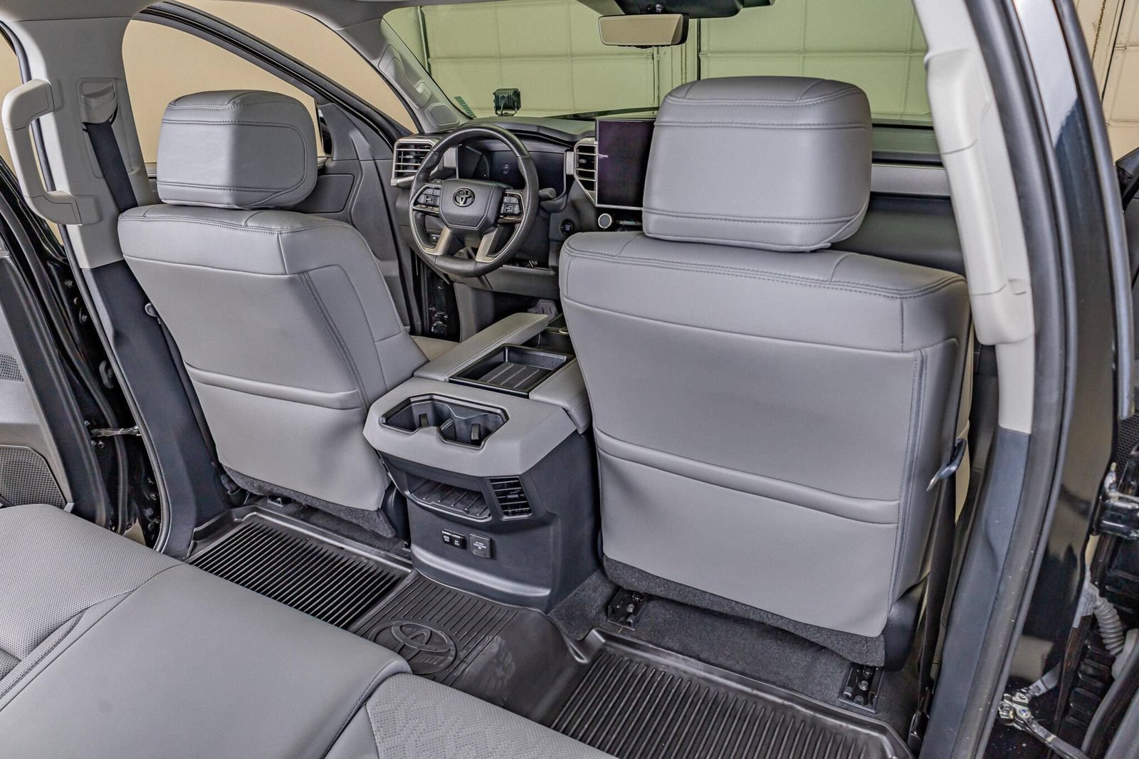 Used 2024 Toyota Tundra Limited AWD/4WD image 32