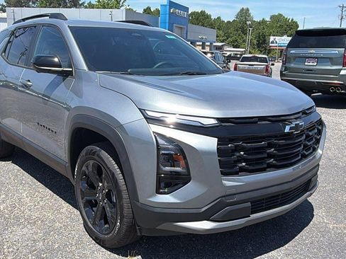 New 2026 Chevrolet Equinox LT w/ Convenience Package II AWD/4WD image 3