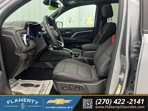 Used 2025 Chevrolet Colorado Z71 w/ Technology Package AWD/4WD image 9
