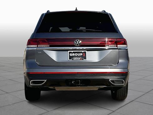 Used 2025 Volkswagen Atlas SE image 10