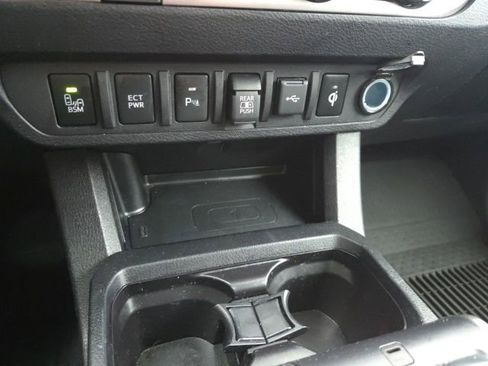 Used 2023 Toyota Tacoma Limited image 18