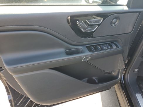 New 2026 Lincoln Aviator AWD image 8