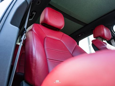 Used 2023 Porsche Cayenne Platinum Edition AWD/4WD image 32