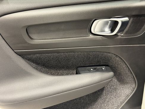 Used 2024 Volvo XC40 B5 Ultimate w/ Protection Package Premier image 21