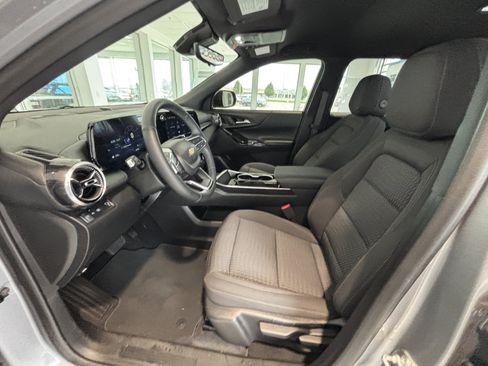 Used 2025 Chevrolet Equinox LT w/ Safety and Technology Package FWD image 2