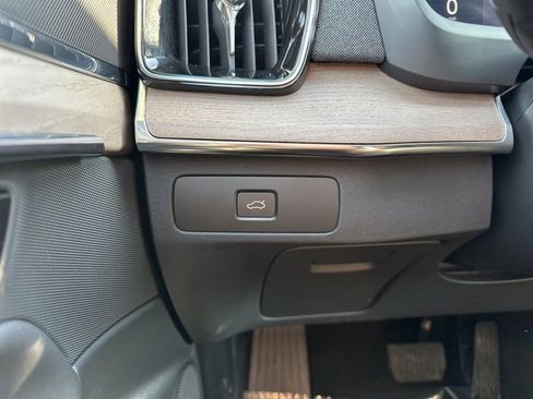 Certified 2025 Volvo XC90 B5 Plus image 32