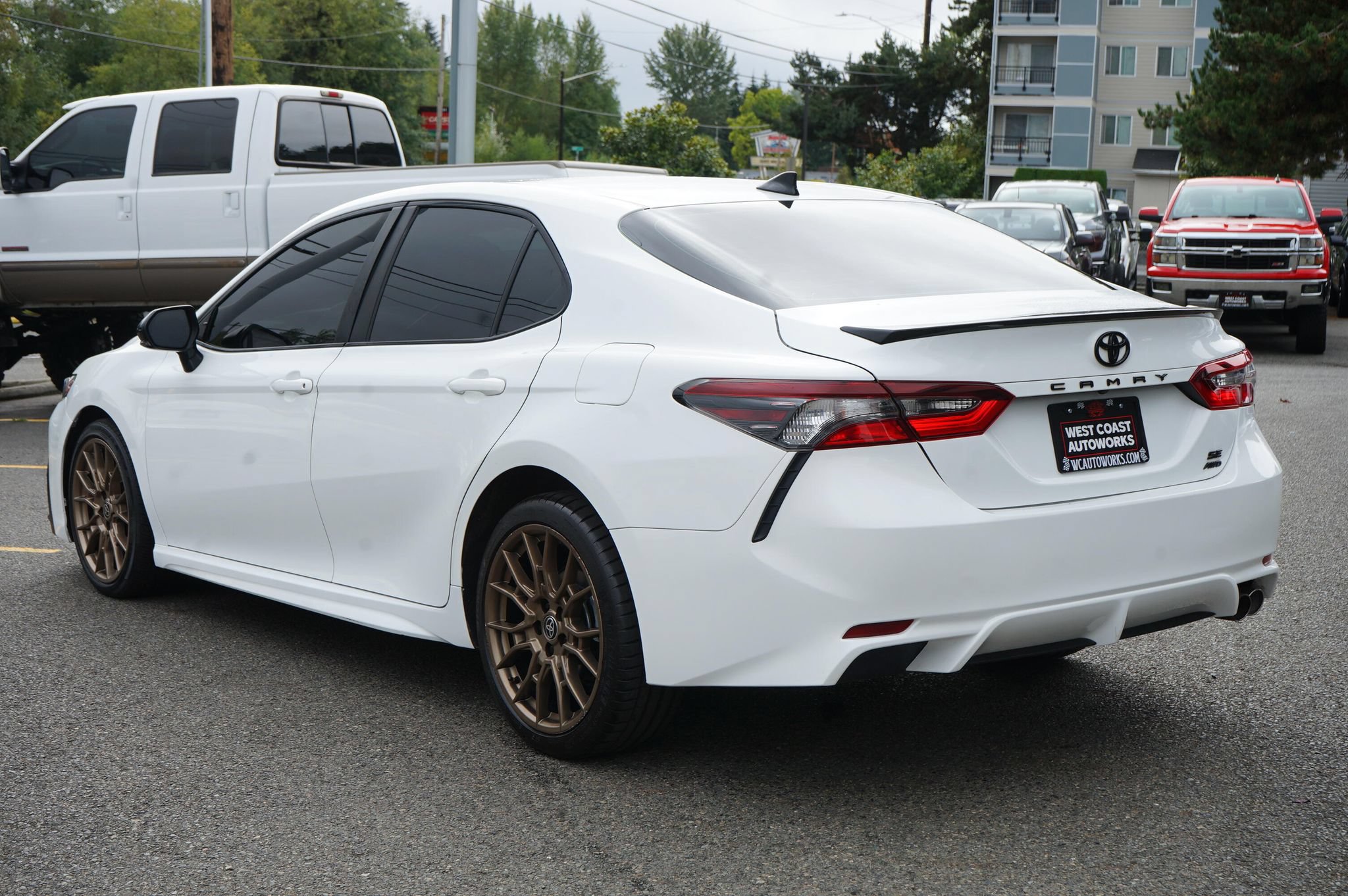 Used 2023 Toyota Camry SE AWD/4WD image 3
