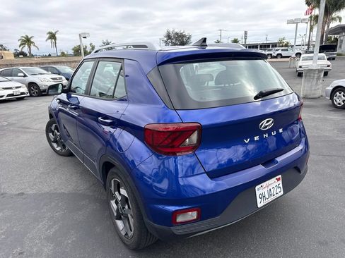 Used 2022 Hyundai Venue Limited FWD image 4