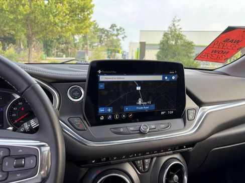 Used 2025 Chevrolet Blazer LT w/ Sound & Technology Package FWD image 22