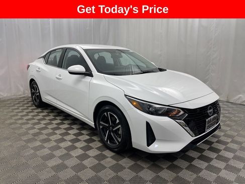 Used 2025 Nissan Sentra SV image 2