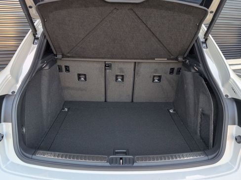 New 2026 Porsche Macan image 24