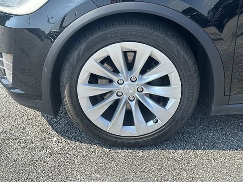Used 2018 Tesla Model X 75D AWD/4WD image 11