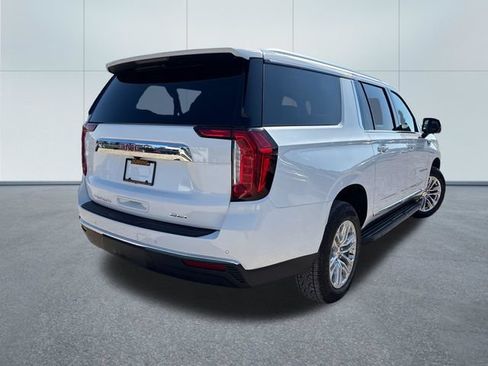 Used 2024 GMC Yukon XL SLT w/ SLT Luxury Package AWD/4WD image 4