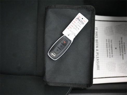 Used 2023 Nissan Rogue S image 12