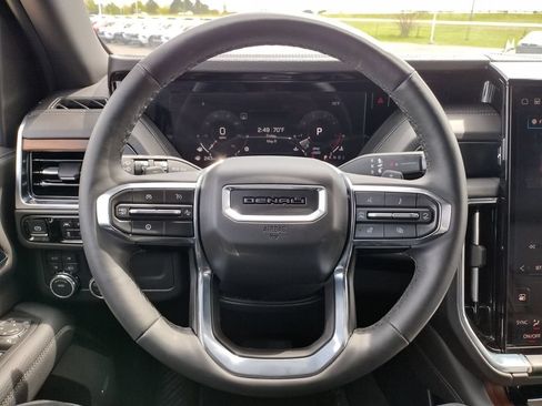 Used 2025 GMC Yukon XL Denali AWD/4WD image 7