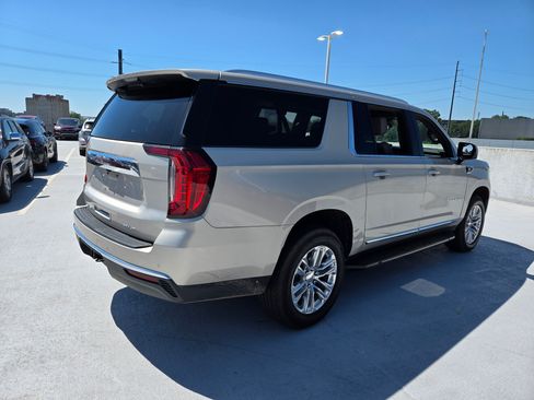 Used 2023 GMC Yukon XL SLT w/ SLT Luxury Package RWD image 4