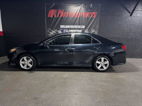 Used 2012 Toyota Camry SE FWD image 2