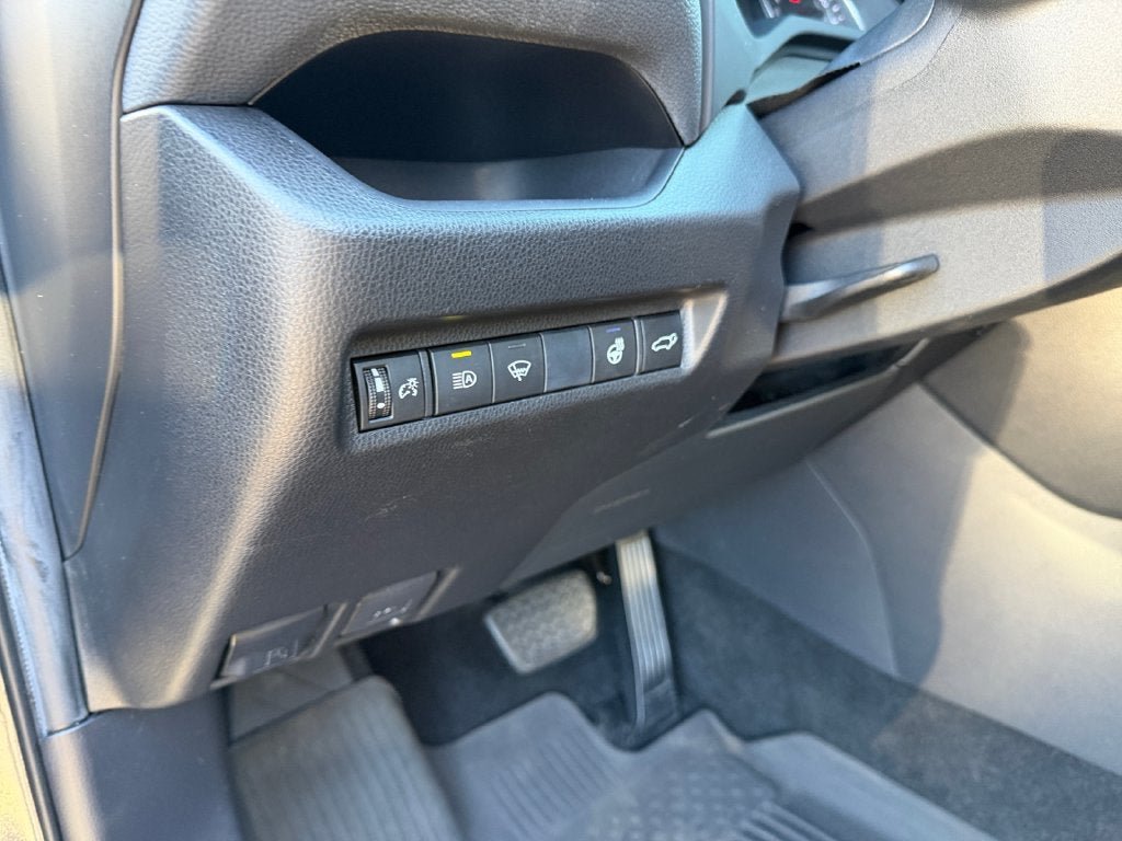 Used 2020 Toyota RAV4 XLE Premium AWD/4WD image 20