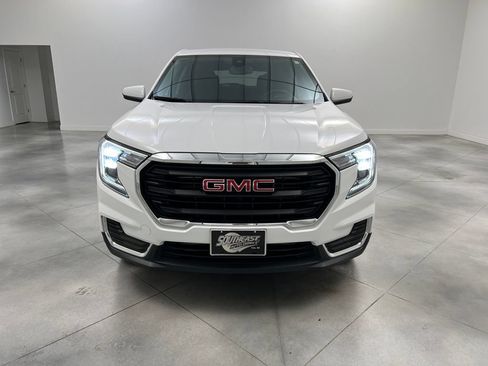 Used 2024 GMC Terrain SLE AWD/4WD image 3