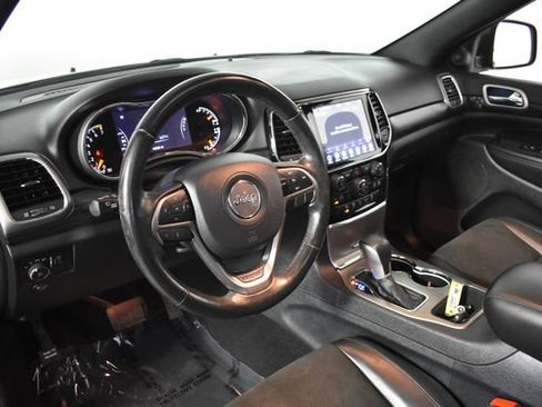 Used 2019 Jeep Grand Cherokee Altitude AWD/4WD image 13