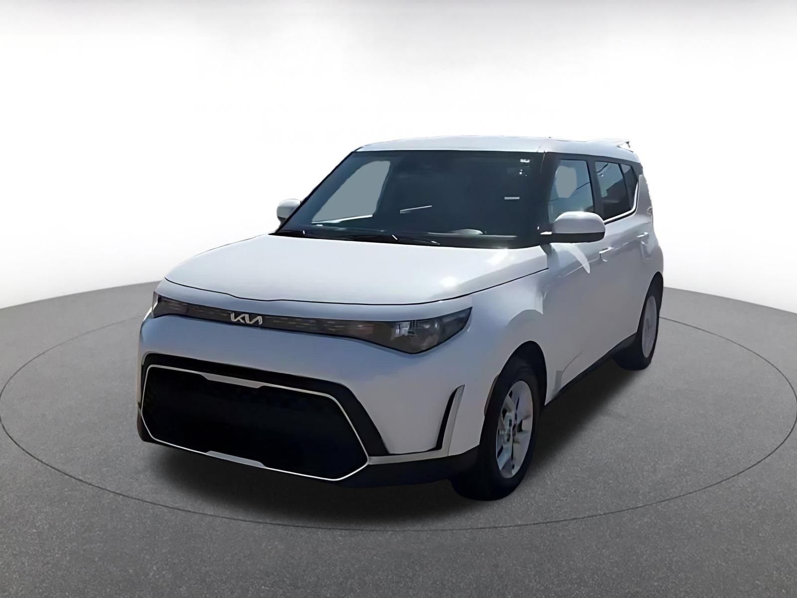 Used 2025 Kia Soul LX w/ LX Technology Package FWD image 13